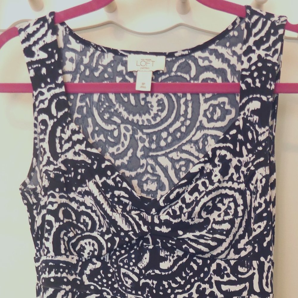 Low v-neck, knit B&W dress with empire waist. 8P Loft